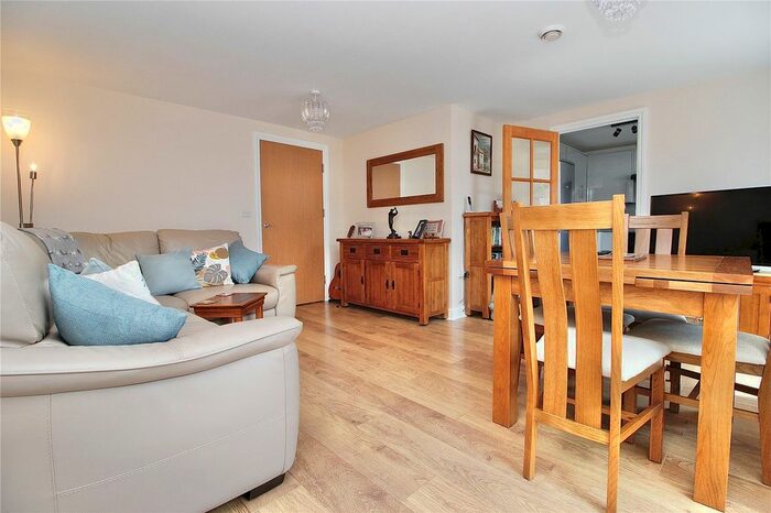2 Bedroom Flat For Sale In Holman Court, Ipswich, Suffolk, IP2