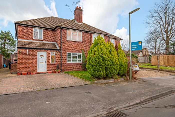 2 Bedroom Maisonette For Sale In Royston Road, Byfleet, Surrey, KT14