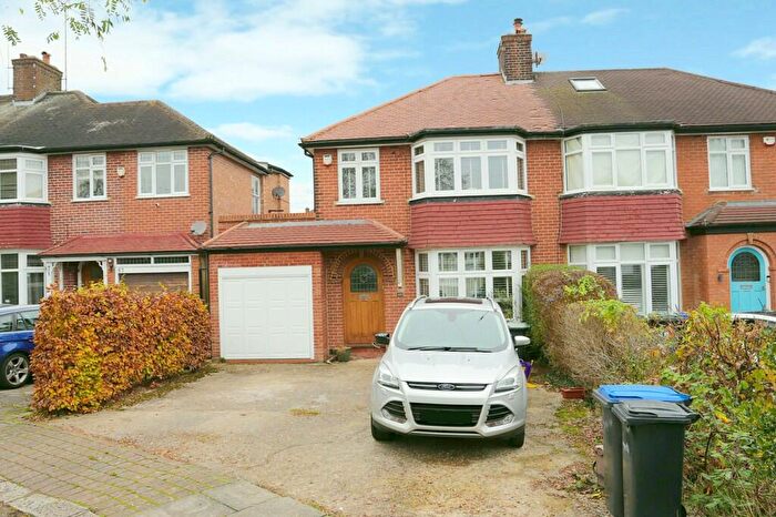 3 Bedroom Semi-Detached House To Rent In The Vale, Southgate, N14