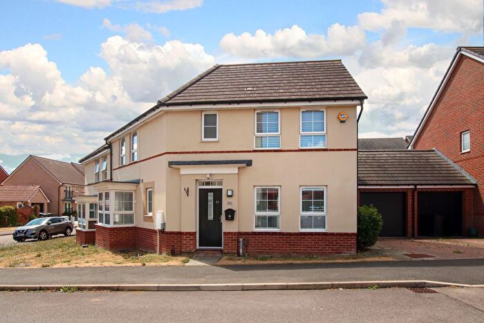 3 Bedroom Semi-Detached House For Sale In Burgundy Drive, Hemel Hempstead, HP2