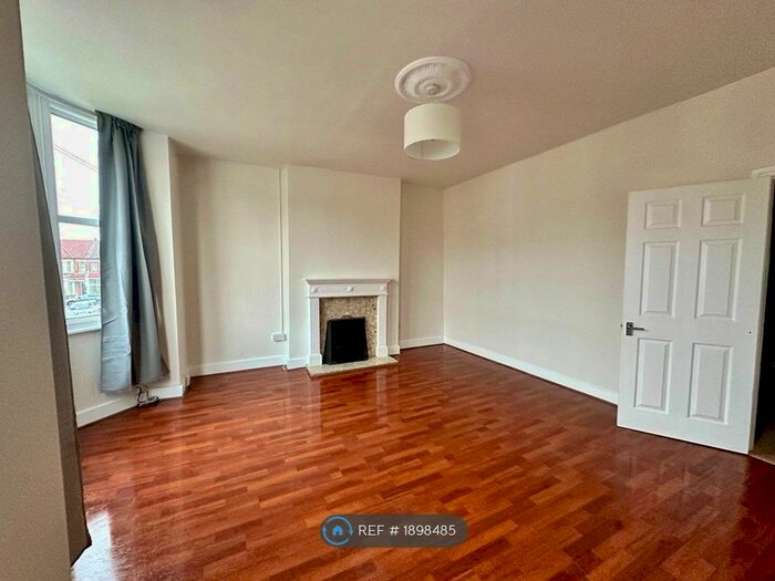 2 Bedroom Flat To Rent In Medusa Road, London, SE6