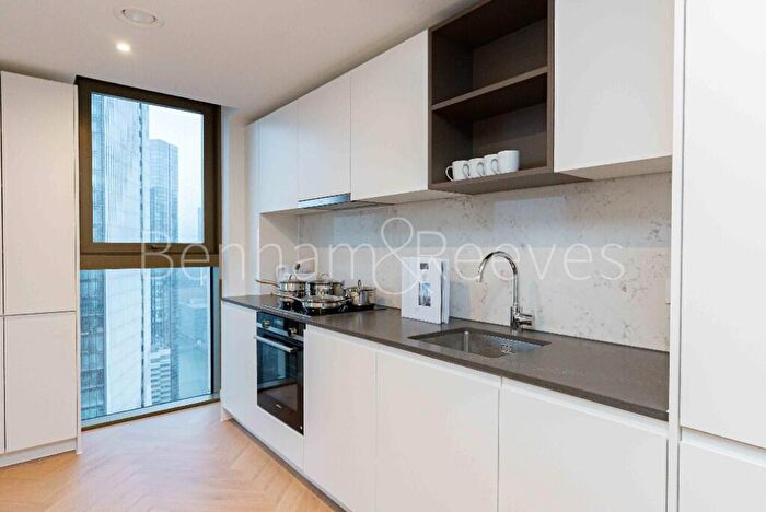 2 Bedroom Apartment To Rent In One Thames Quay, Canary Wharf, E14