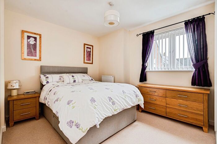 2 Bedroom Flat For Sale In Dyson Road, Swindon, Wiltshire, SN25