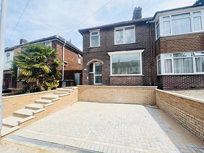 3 Bedroom Semi Detached House To Rent In Neville Road, Luton, LU3