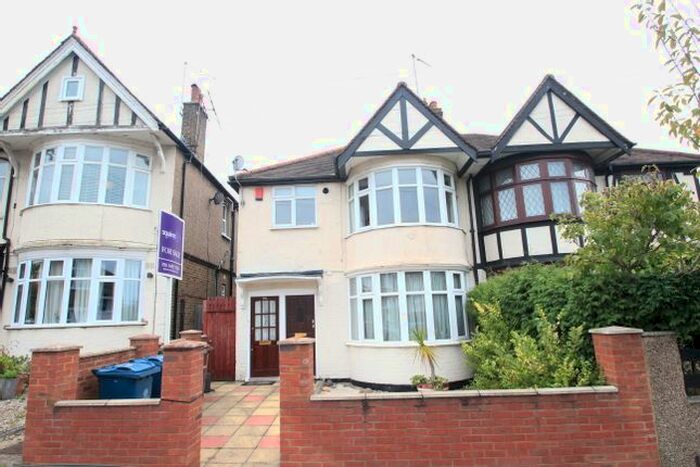 1 Bedroom Maisonette To Rent In Pinner View, Harrow, HA1