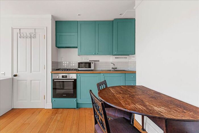 1 Bedroom Flat To Rent In Kensington Church Street, London, W8