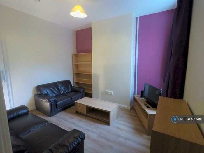 5 Bedroom End Of Terrace House To Rent In Elgin Street, Stoke-On-Trent, ST4