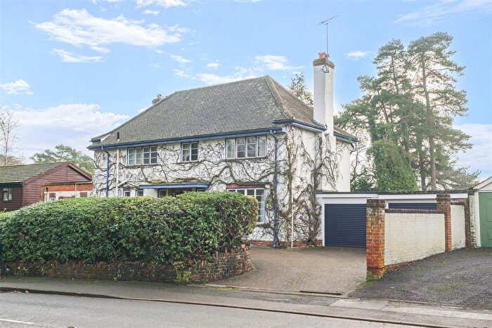 5 Bedroom Property For Sale In Crawley Hill, Camberley, GU15