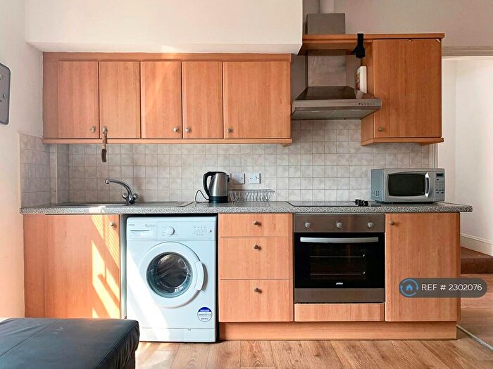 2 Bedroom Flat To Rent In Kingsland High Street, London, E8