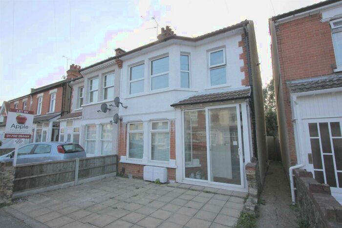 1 Bedroom Flat To Rent In Richmond Avenue, Shoeburyness, SS3