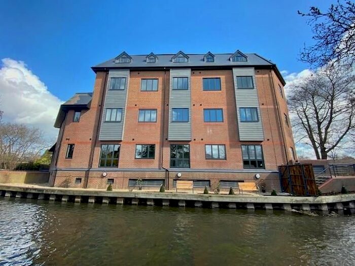 2 Bedroom Flat To Rent In Cowley Road, Uxbridge, UB8