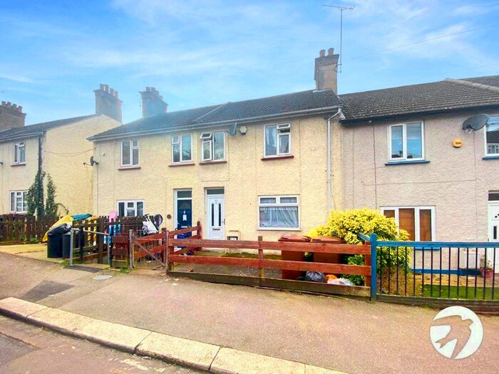 3 Bedroom Terraced House To Rent In Holcombe Road, Chatham, Kent, ME4