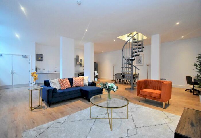 2 Bedroom Flat To Rent In Southend Lane London, SE6