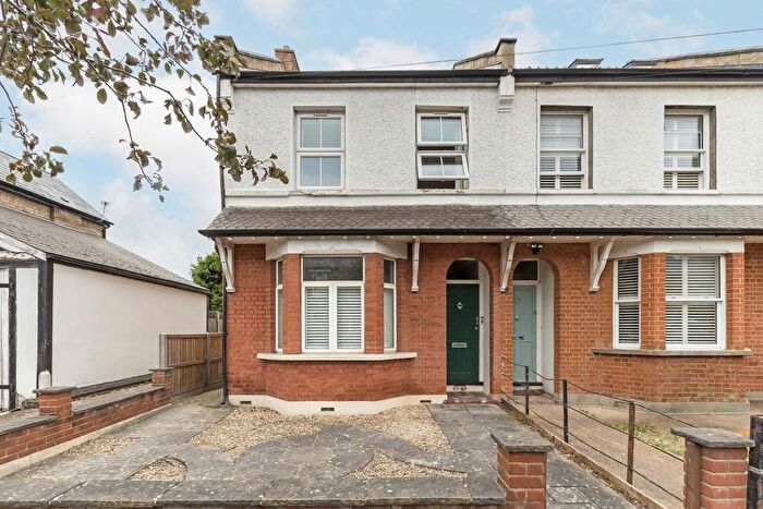 1 Bedroom Flat To Rent In Ellerton Road, Surbiton, KT6