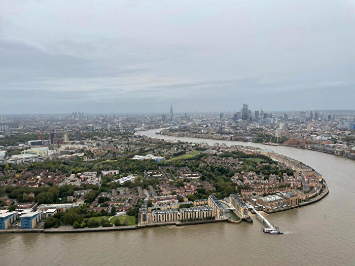 3 Bedroom Apartment To Rent In Landmark Pinnacle, Canary Wharf, E14