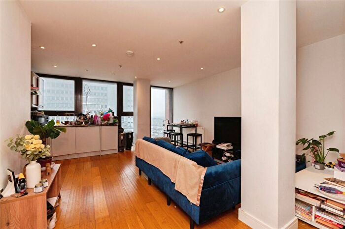 2 Bedroom Flat For Sale In High Street, Southend-on-Sea, Essex, SS1