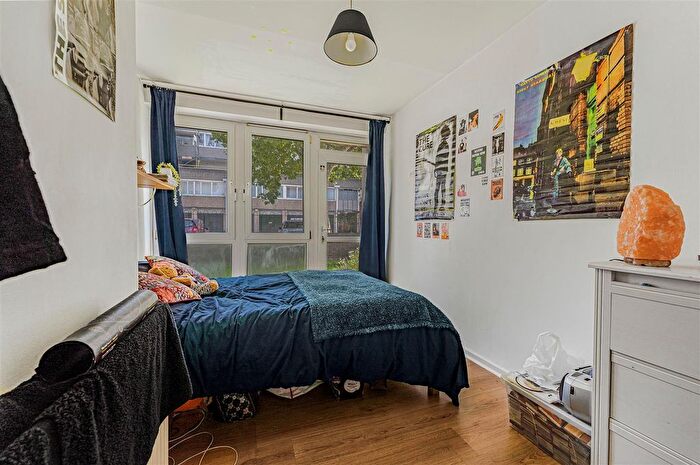 3 Bedroom Flat To Rent In Soane House, Roland Way, SE17