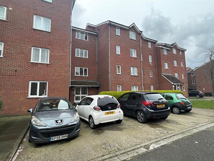 2 Bedroom Flat To Rent In Wren Close, Edmonton, N9