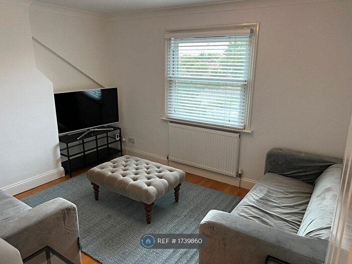 2 Bedroom Flat To Rent In Finchley Central, London, N3