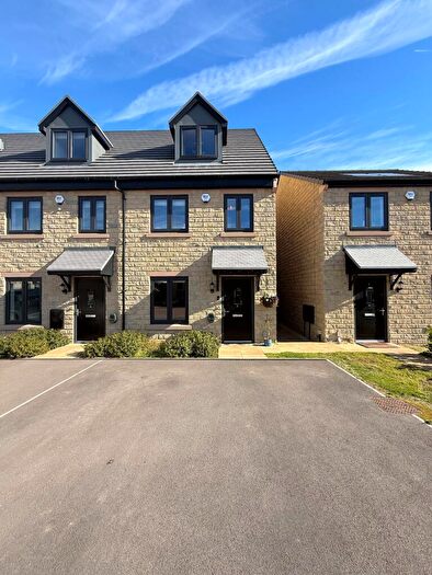 3 Bedroom End Of Terrace House For Sale In Willow Lane, Hipperholme, HX3