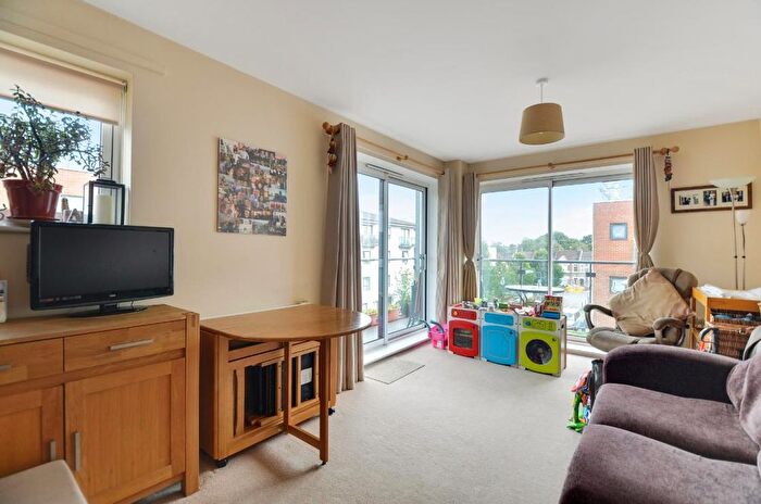 1 Bedroom Flat For Sale In Oakwood Close, London, SE13