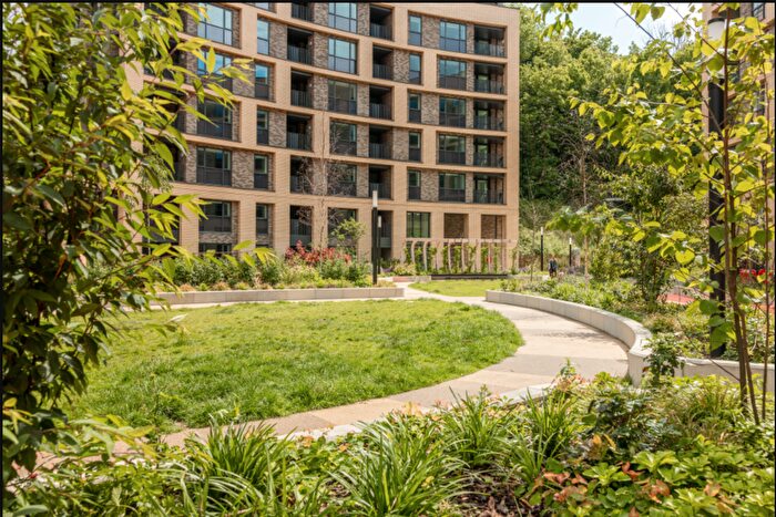 2 Bedroom Flat For Sale In The Crescent Collection At Arden, Greenwich, SE10