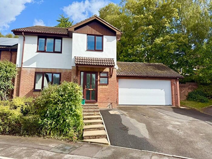 4 Bedroom Detached House For Sale In Henbury View Road, Corfe Mullen, BH21