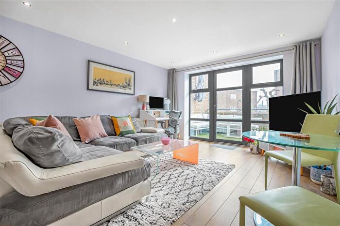 2 Bedroom Flat For Sale In Oldridge Road, SW12