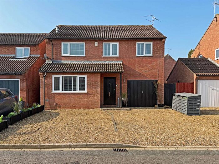 4 Bedroom Detached House For Sale In Livermore Green, Peterborough, PE4