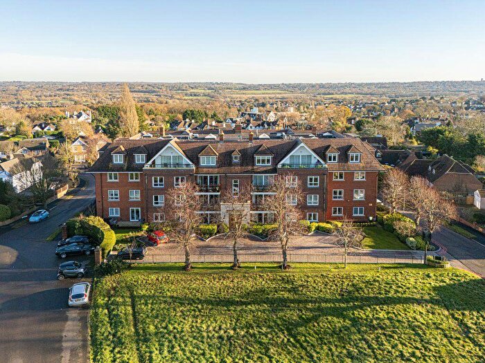 2 Bedroom Flat To Rent In Buckhurst Hill, IG9