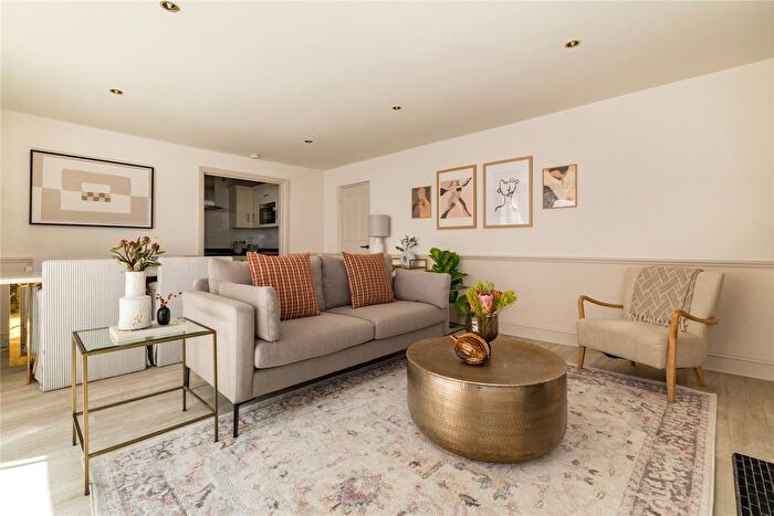 2 Bedroom Flat To Rent In Clapham Road, London, SW9