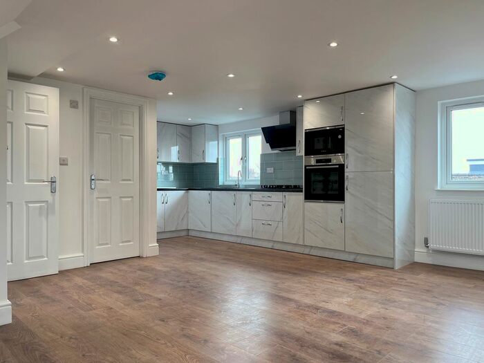 2 Bedroom Flat To Rent In The Avenue, Tottenham, N17