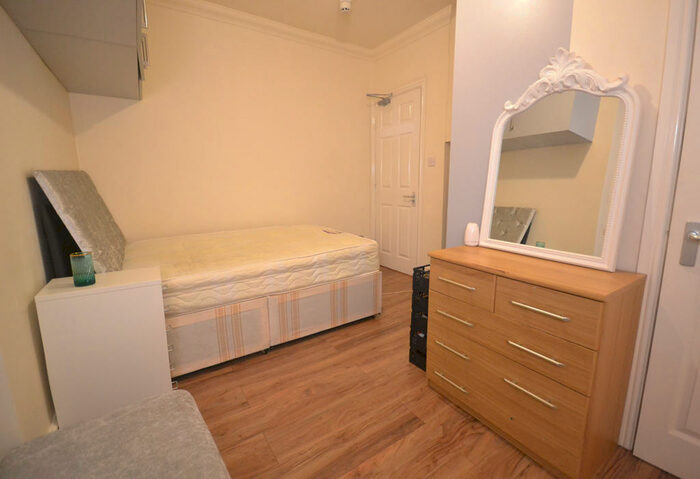 Studio To Rent In London Road, Reading, Berkshire, RG1