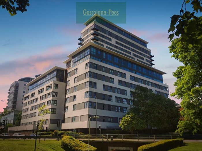 2 Bedroom Apartment To Rent In Skyline Plaza, RG21