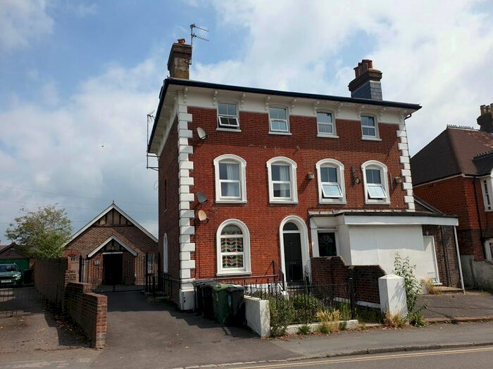 2 Bedroom Flat To Rent In Framfield Road, Uckfield, TN22