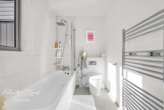 1 Bedroom Apartment For Sale In Britannia Walk, London, N1