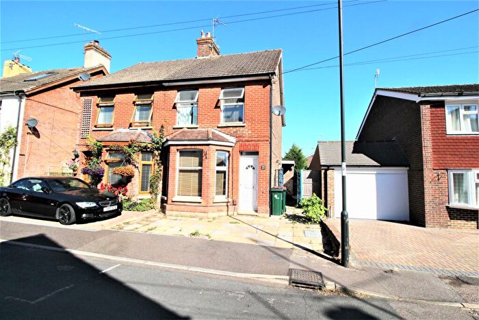 2 Bedroom House To Rent In Westfield Road, West Green, RH11