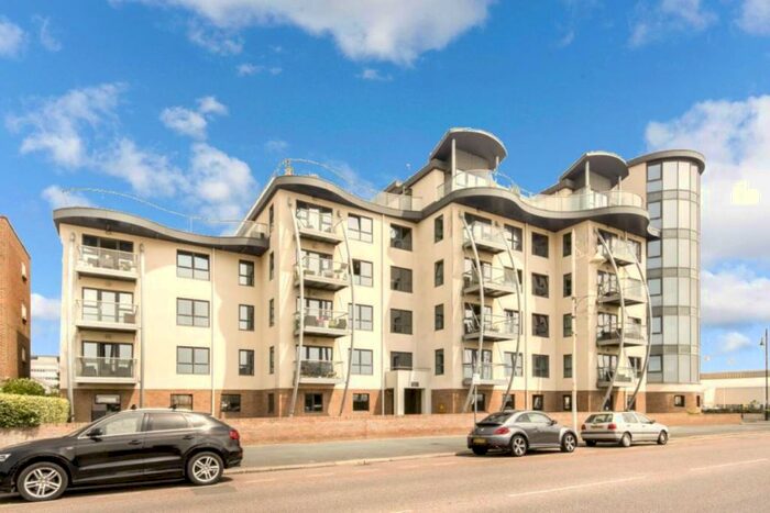 2 Bedroom Flat To Rent In The Esplanade, Bognor Regis, West Sussex, PO21