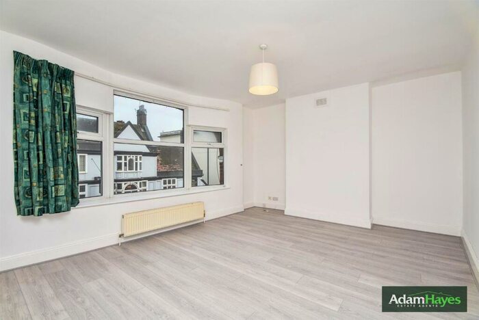 2 Bedroom Apartment To Rent In Ballards Lane, North Finchley, N12