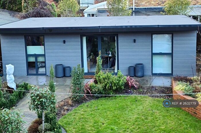 Studio To Rent In Green Lane, Farnham, GU9