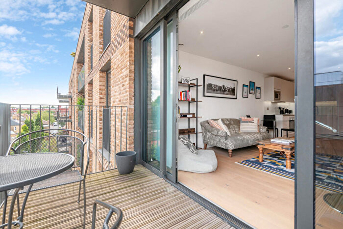 1 Bedroom Flat To Rent In Cobalt Place, Battersea Park, SW11