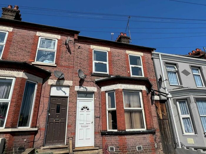 3 Bedroom Terraced House To Rent In Dallow Road, Luton, LU1