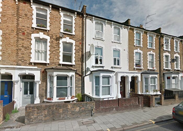 2 Bedroom Flat To Rent In Graham Road, London, E8