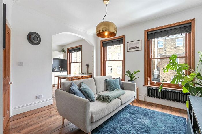 1 Bedroom Flat For Sale In Salcombe Road, London, N16