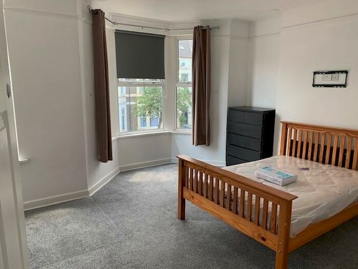 4 Bedroom Flat To Rent In Connaught Road, Cardiff, CF24