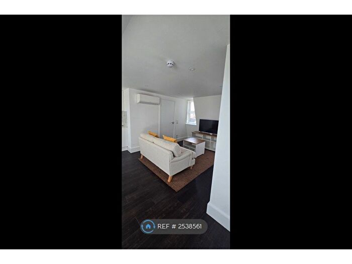 Studio To Rent In Tooting Bec, London, SW17