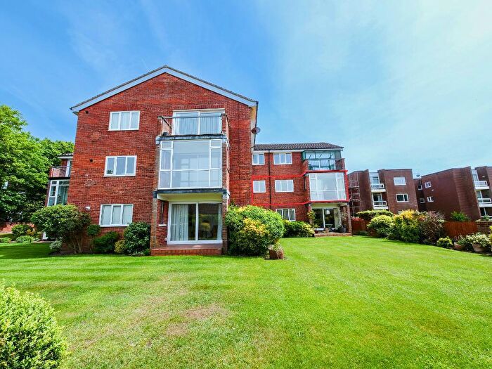 3 Bedroom Apartment For Sale In Holcombe Court, Argyle Road, Southport, Merseyside, PR9