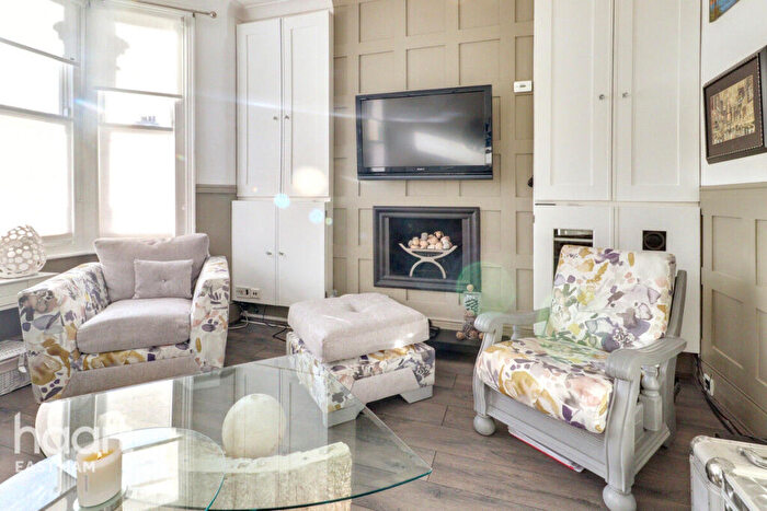 1 Bedroom Maisonette For Sale In Kensington Avenue, London, E12