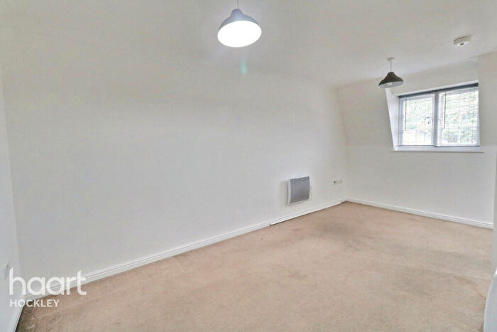 1 Bedroom Flat For Sale In Roche Close, Rochford, SS4