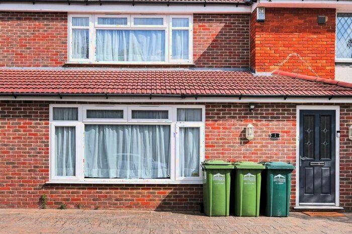 5 Bedroom Semi-Detached House To Rent In Stanwell, Staines-Upon-Thames, TW19